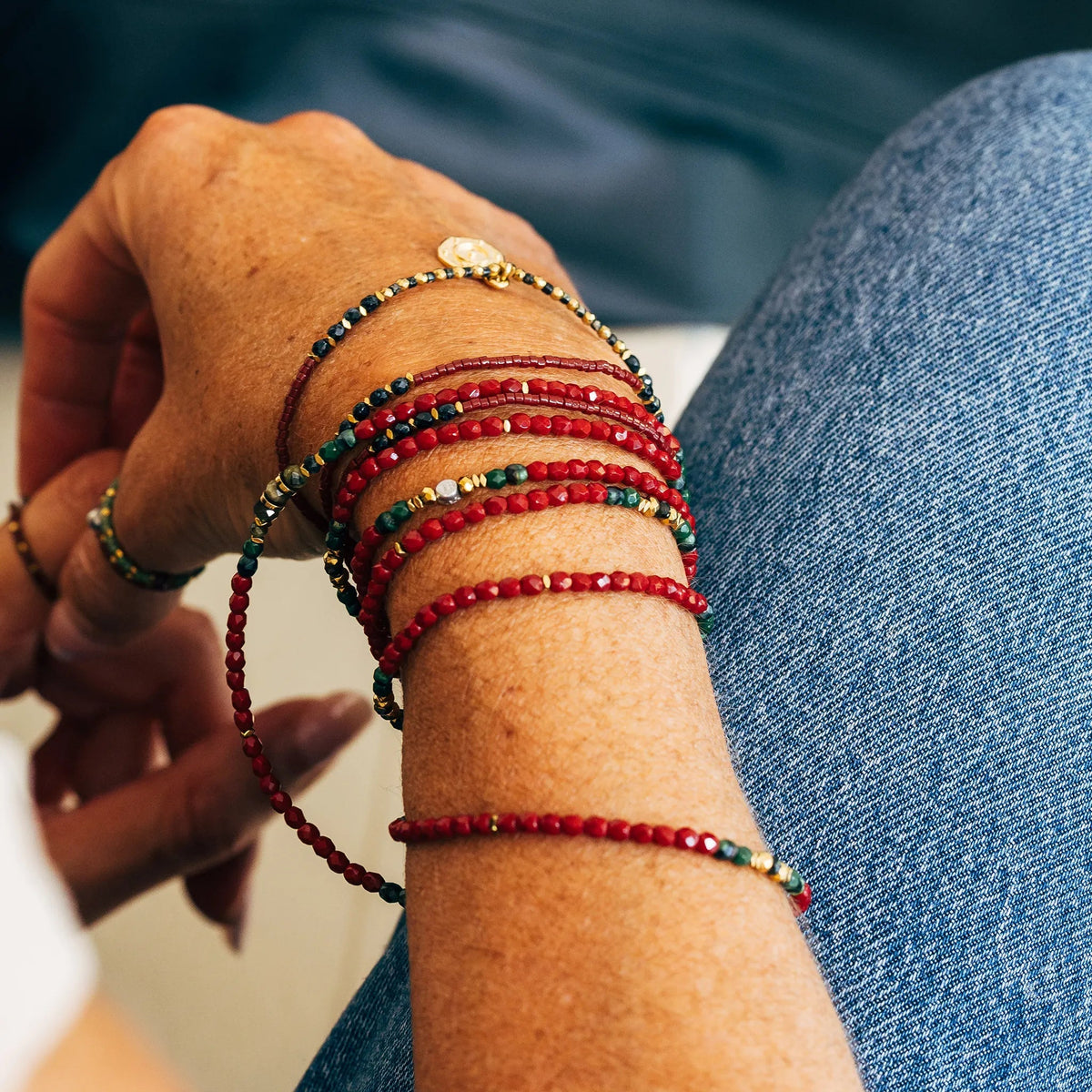 Bracelets colliers - GLINDA BORDEAUX - TETES BLONDES – photo portée